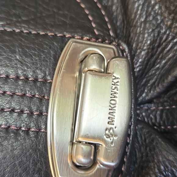 B. Makowsky Black Leather Shoulder Bag With Animal Print Lining - Picture 5 of 14